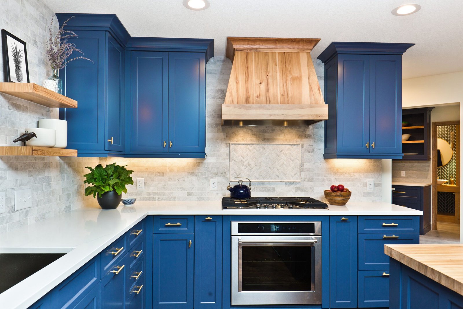 For Sparkling Clean Kitchen Cabinets – Try Out These Homemade Solutions!